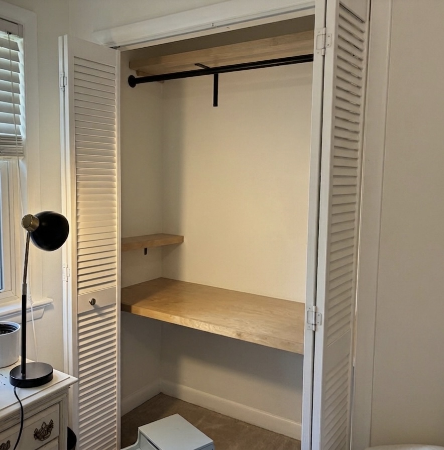 Closet office, full view